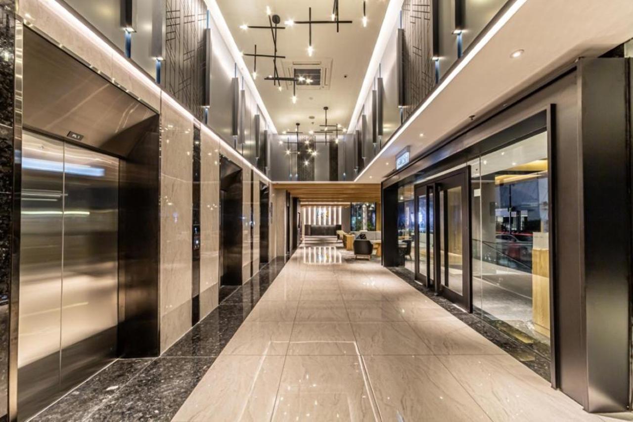 Hotel Fives Centre 3*