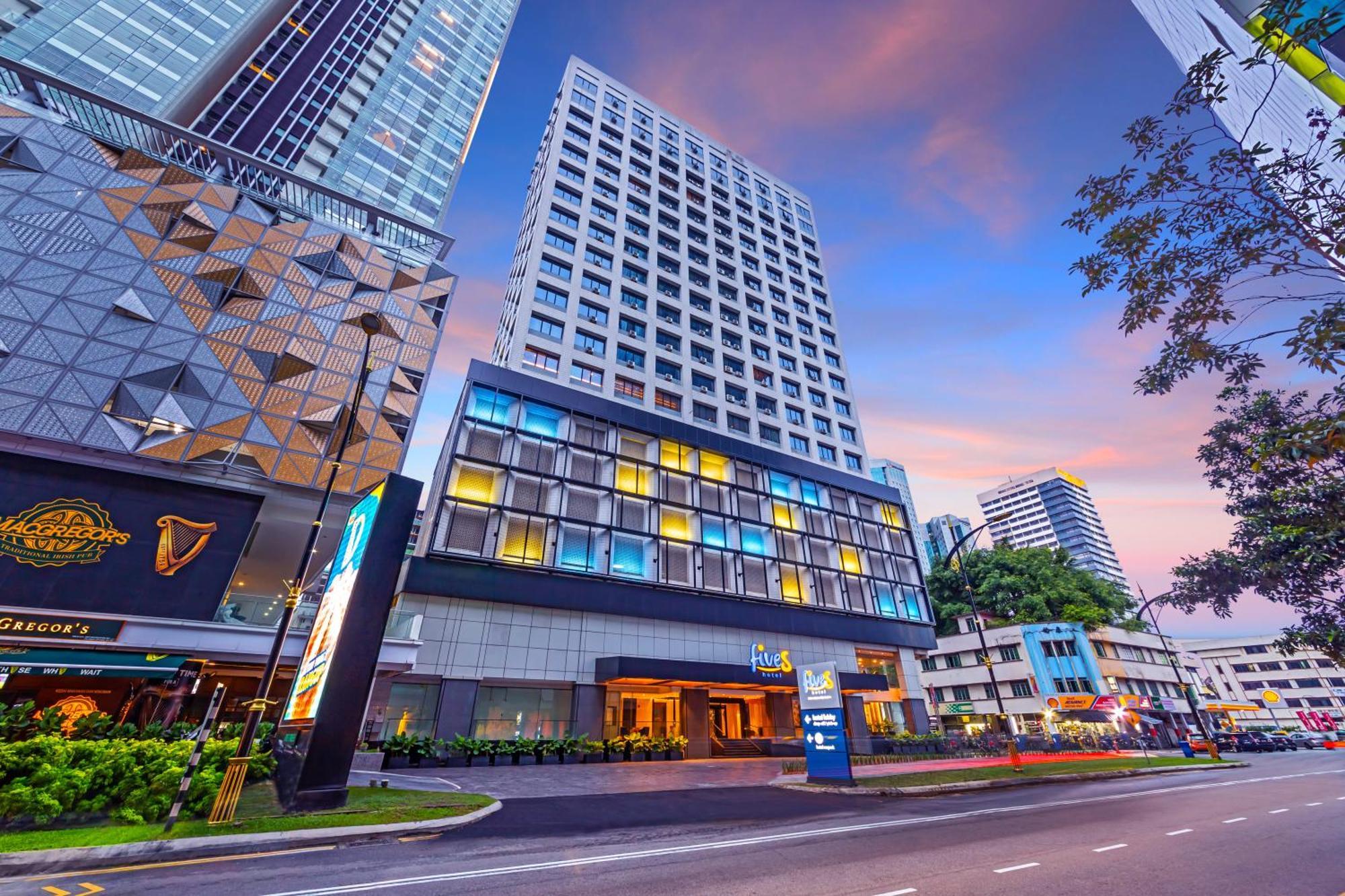 Hotel Fives Centre 3*
