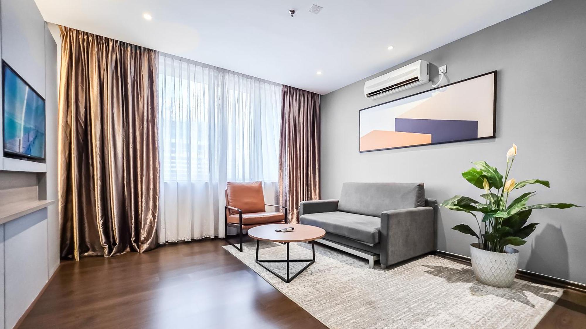 Hotel Fives Centre 3*