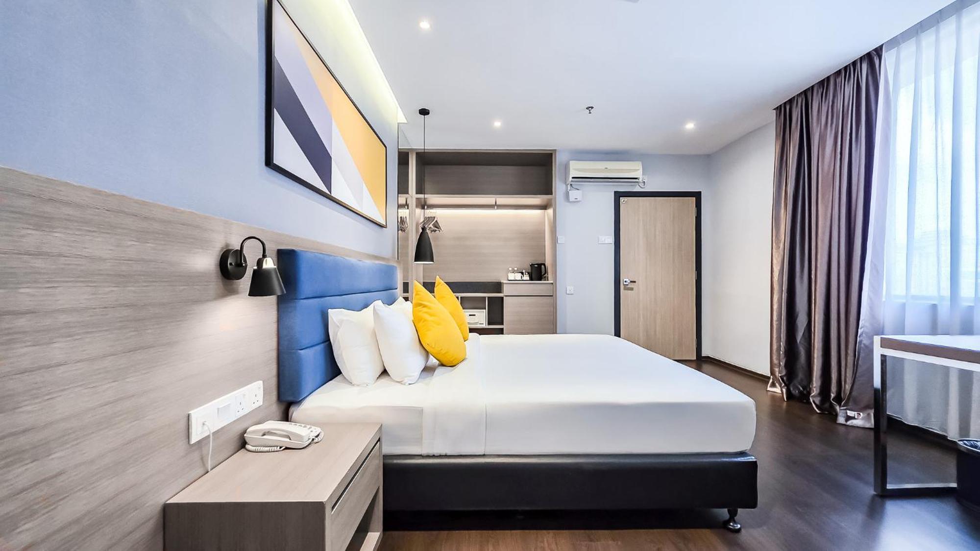 Hotel Fives Centre 3*