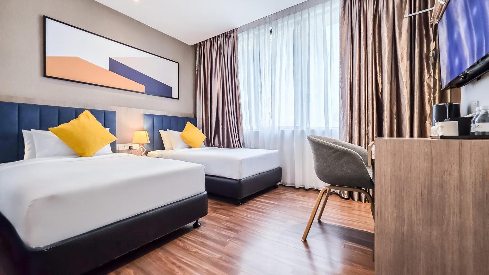 Hotel Fives Centre 3*