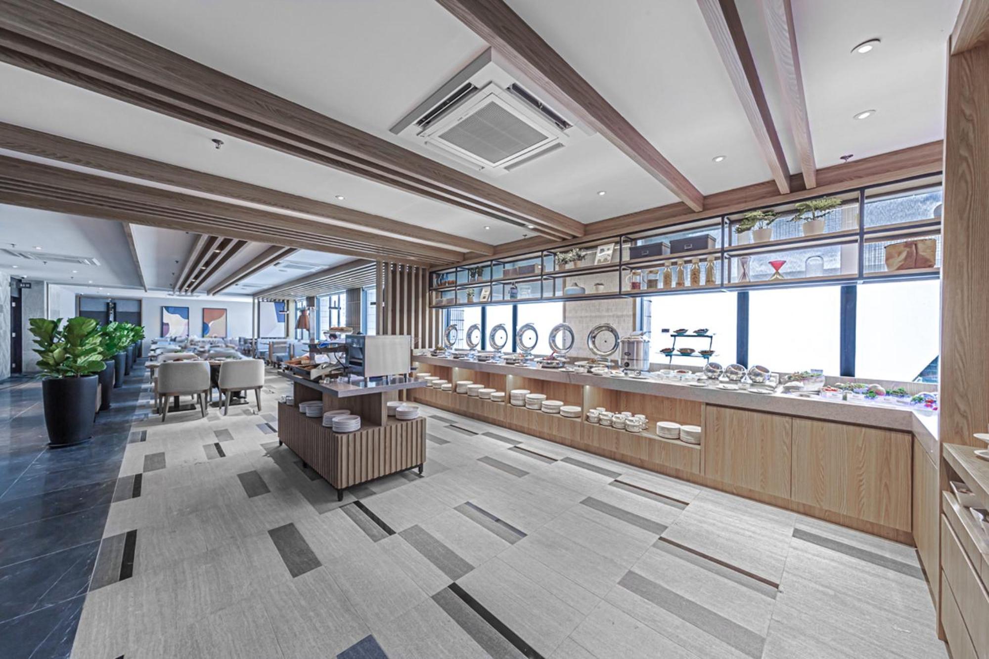 Fives Centre Hotel 3*